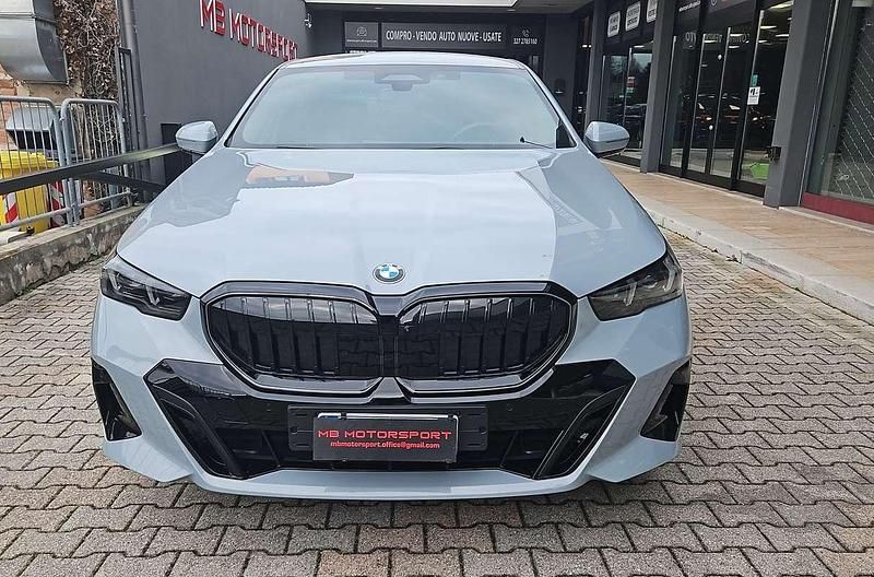 Usata BMW 520 M Sport 197 CV (144 kW) 2024 Grigio Berlina