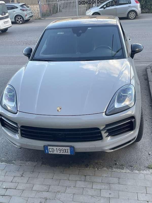 Usata Porsche Cayenne Coupe 340 CV (250 kW) 2020 Beige Coupé