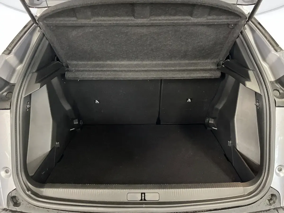 Usata Peugeot 2008 Allure 130 CV (95 kW) 2022 Gris artense SUV