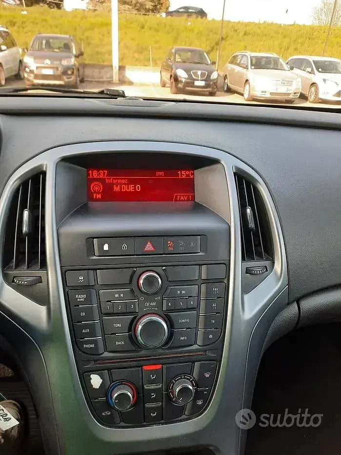 Usata Opel Astra 110 CV (80 kW) 2013 Bianco Berlina