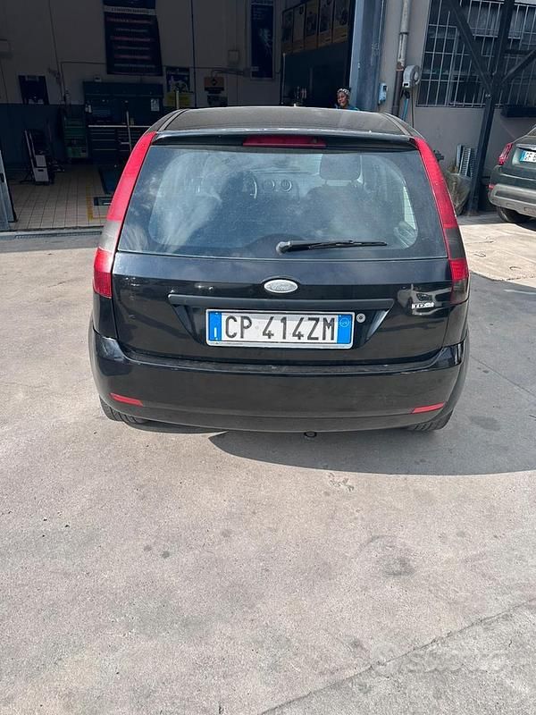 Usado Ford Fiesta 68 HP (50 kW) 2004 Citadino