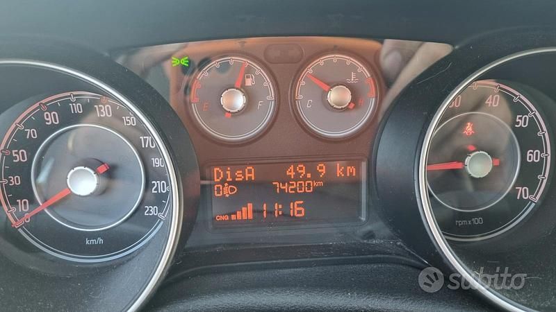 Usata Fiat Punto 77 CV (56 kW) 2012 Bianco Utilitaria