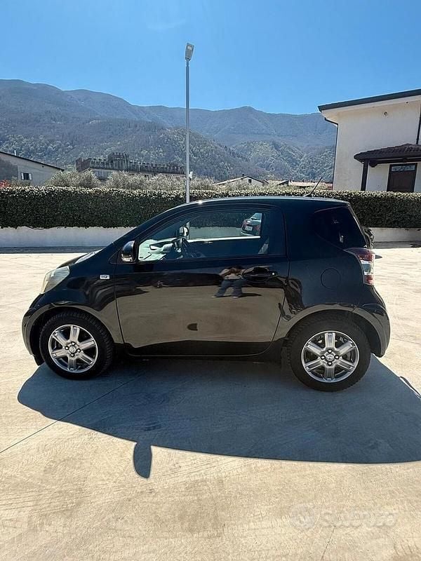 Usata Toyota iQ 90 CV (66 kW) 2009 Nero Utilitaria