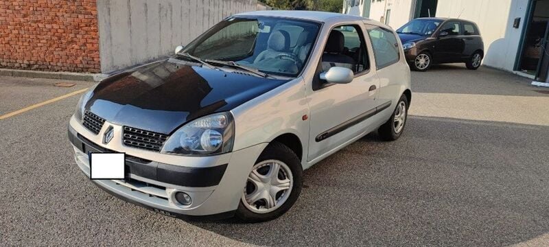 Usato 2001 Renault Clio II 1.4 Benzin 98 CV (1.300 €)