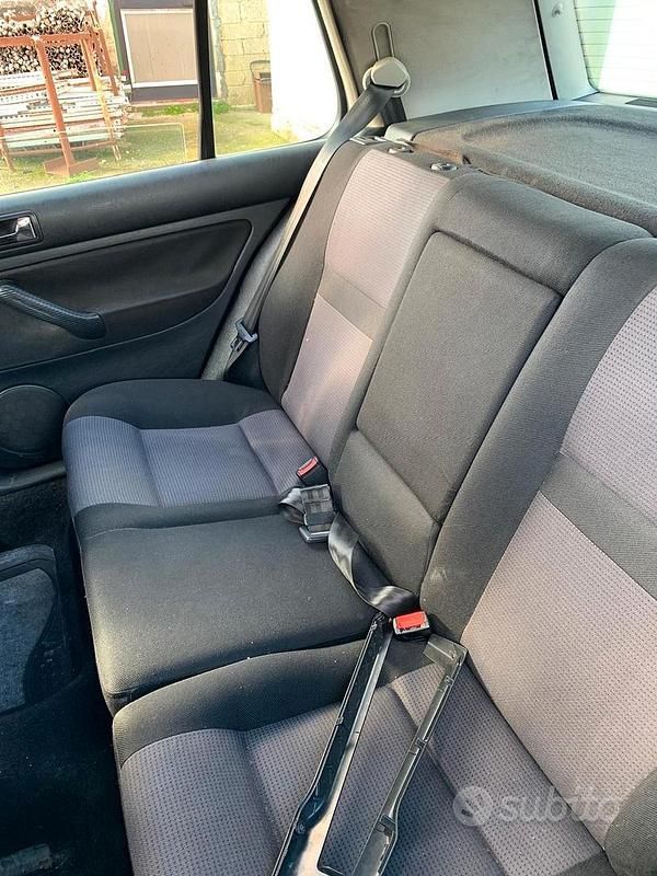 Usata VW Golf IV 115 CV (84 kW) 2001 Berlina