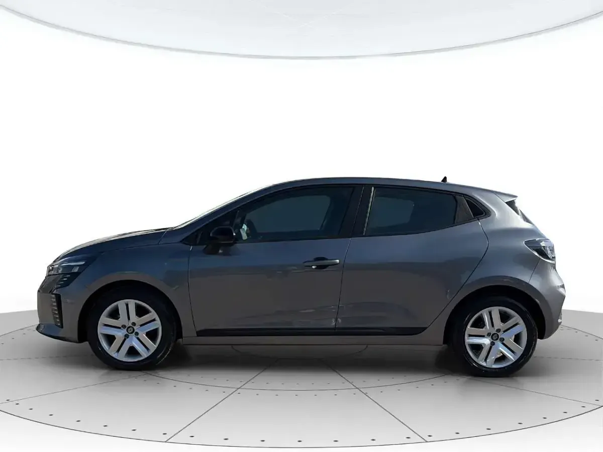 Usata Renault Clio V Evolution 67 CV (49 kW) 2025 Grigio scuro metall. Berlina