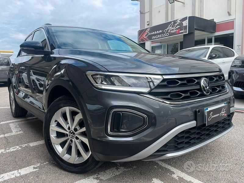 Usata VW T-Roc Edition 116 CV (85 kW) 2024 Grigio SUV
