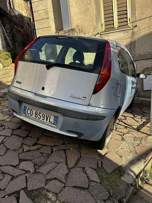 Usata Fiat Punto Feel 60 CV (44 kW) 2002 Blu/azzurro Berlina