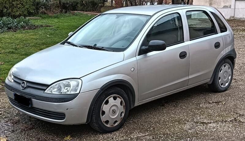 Grigio Usata 2002 Opel Corsa Due volumi | 1100 € (Buon prezzo) - Immagine 1/4