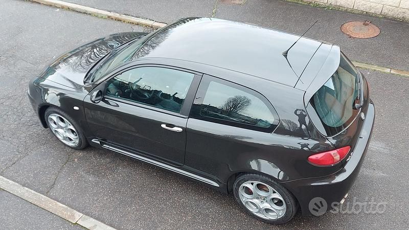 Usata Alfa Romeo 147 GTA 250 CV (183 kW) 2003 Jarama metallizzato 846/a Utilitaria