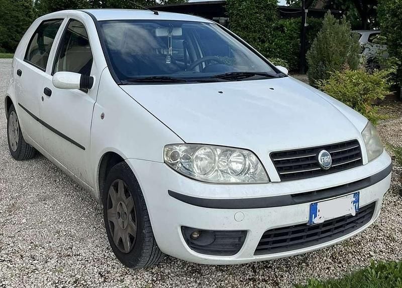 Usata 2004 Fiat Punto Active Tre volumi | 1200 € (Buon prezzo) - Immagine 1/3