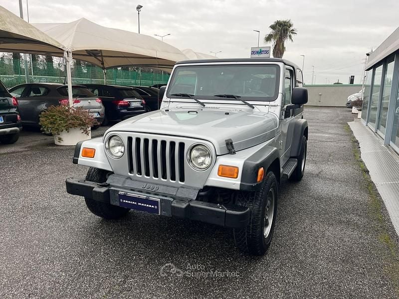 Usata Jeep Wrangler Sport 143 CV (105 kW) 2005 Argento SUV
