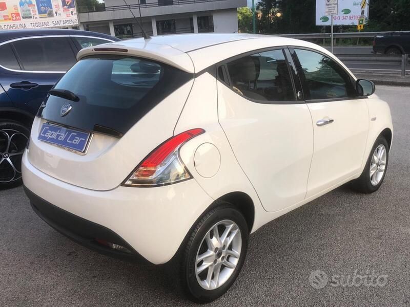 Usata Lancia Ypsilon Silver 85 CV (62 kW) 2014 Bianco Utilitaria