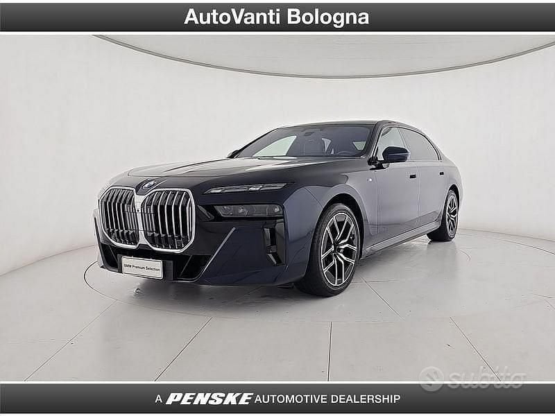 Usata BMW 740 M Sport 299 CV (219 kW) 2024 Blu/azzurro Berlina