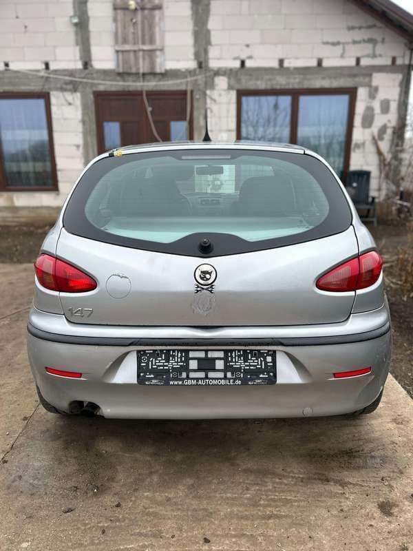 Usata 2005 Alfa Romeo 147 Impression Due volumi | 1200 € (Ottimo prezzo) - Immagine 1/4