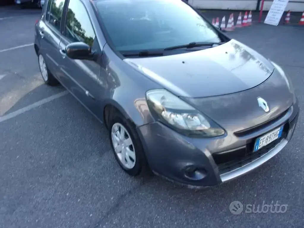Usata Renault Clio II Dynamique 75 CV (55 kW) 2010 Grigio Berlina