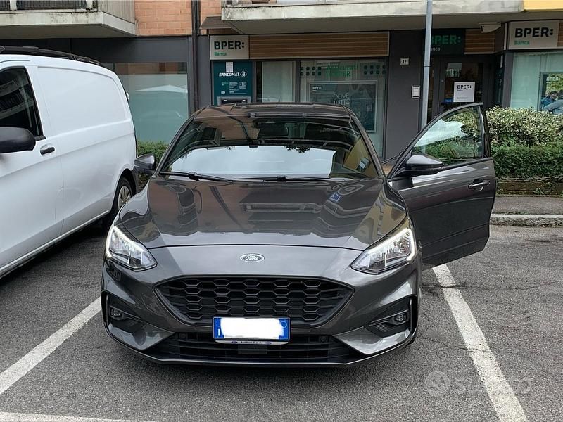 Usata Ford Focus ST-Line 125 CV (91 kW) 2019 Grigio Berlina
