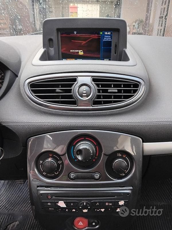 Usata Renault Clio II 75 CV (55 kW) 2011 Grigio Berlina