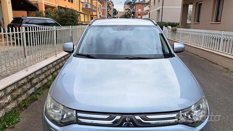 Usata Mitsubishi Outlander 150 CV (110 kW) 2014 Grigio SUV