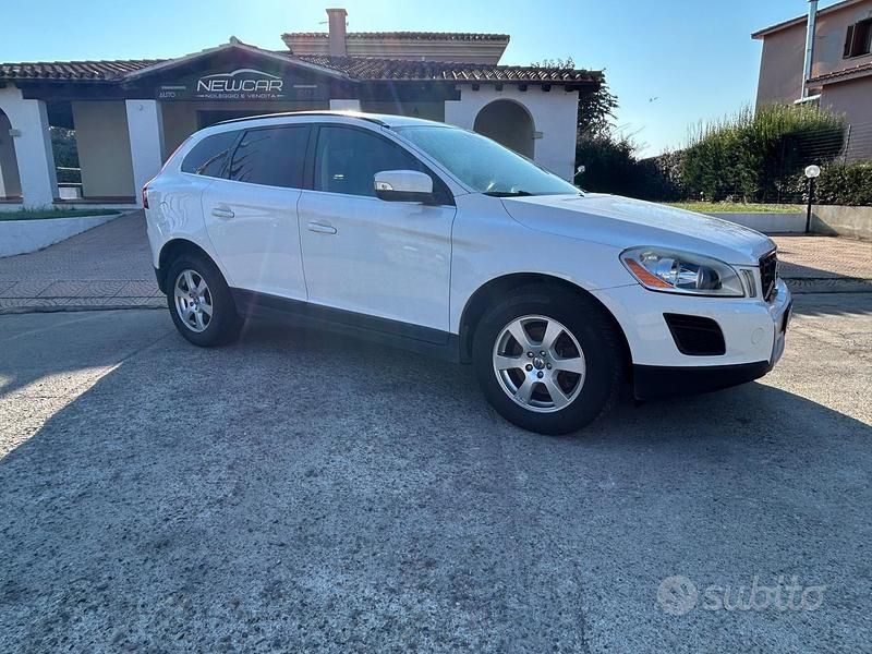Bianco Usata 2011 Volvo XC60 Momentum SUV | 9999 € (Ottimo prezzo) - Immagine 1/4