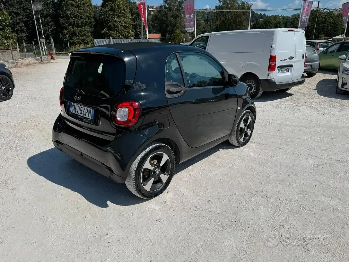 Usata Smart ForTwo Coupé Passion 41 kW (56 CV) 2021 Nero Utilitaria