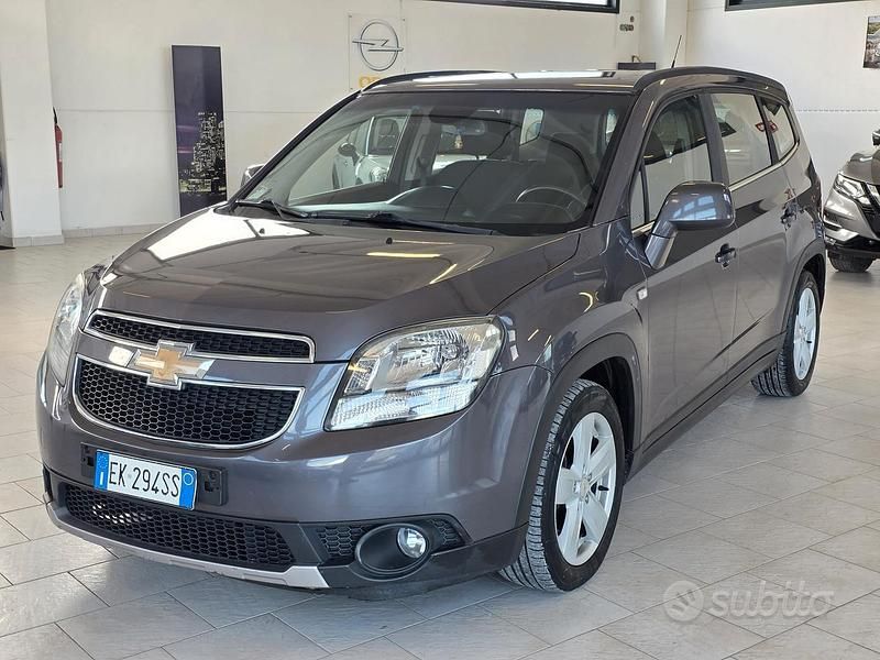 Grigio Usata 2011 Chevrolet Orlando Tre volumi | 6300 € (Buon prezzo) - Immagine 1/4