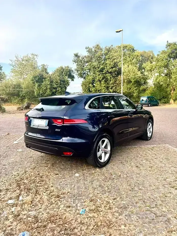 Usata Jaguar F-Pace Portfolio 180 CV (132 kW) 2018 Bluazzurro SUV