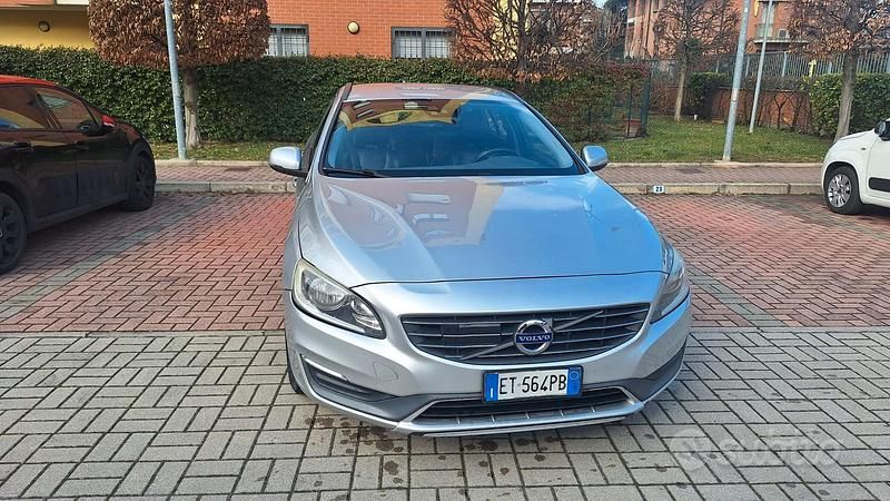 Usata Volvo V60 Momentum 181 CV (133 kW) 2014 Argento Station wagon