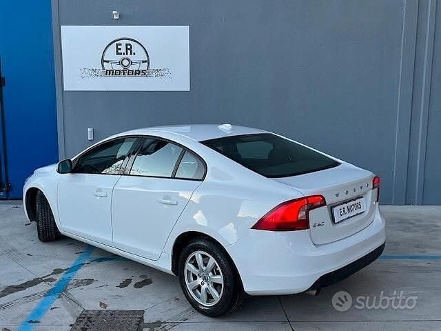 Usata Volvo S60 Kinetic 114 CV (83 kW) 2013 Bianco Berlina