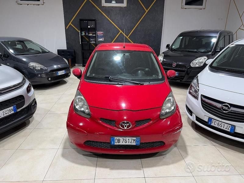 Usata Toyota Aygo 67 CV (49 kW) 2007 Rosso Utilitaria
