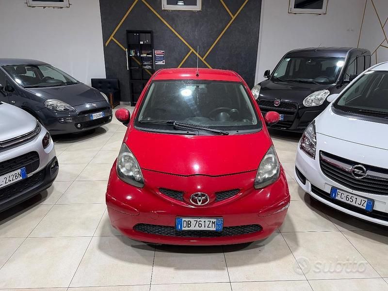 Usata Toyota Aygo 68 CV (50 kW) 2007 Rosso Utilitaria