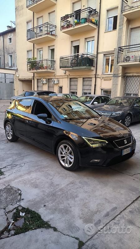 Nero Usata 2013 Seat Leon Tre volumi | 7000 € (Buon prezzo) - Immagine 1/4