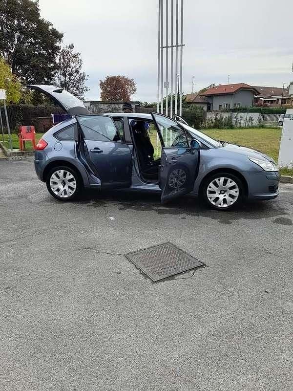 Usata 2006 Citroën C4 Tre volumi | 1500 € (Buon prezzo) - Immagine 1/3