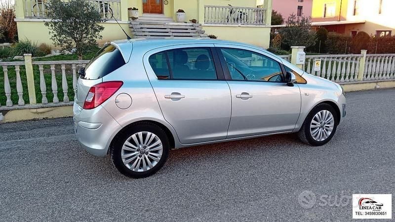 Usata Opel Corsa 86 CV (63 kW) 2014 Argento Utilitaria