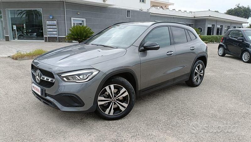 Usata Mercedes GLA200 150 CV (110 kW) 2022 Grigio SUV