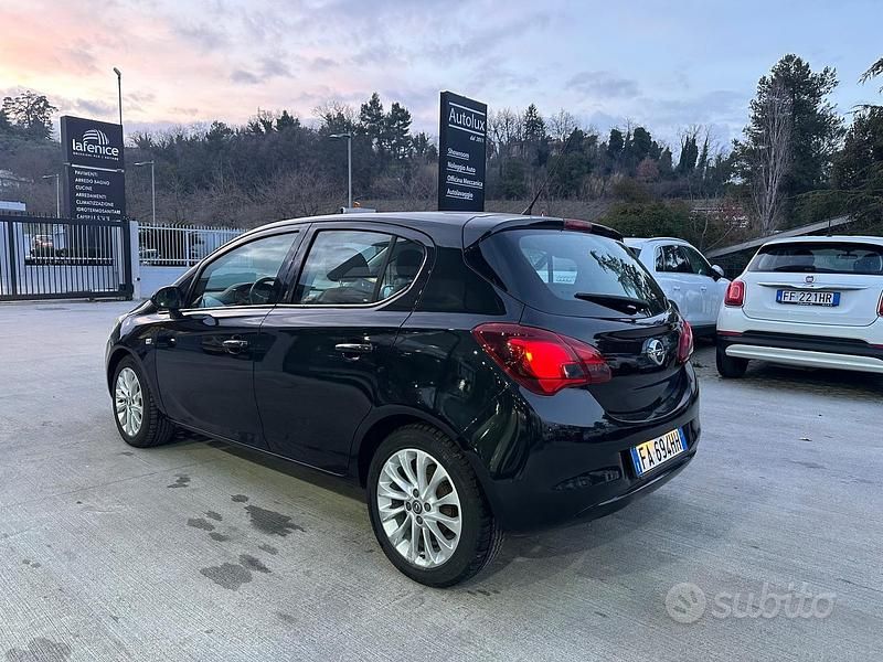 Usata Opel Corsa 90 CV (66 kW) 2015 Nero Utilitaria
