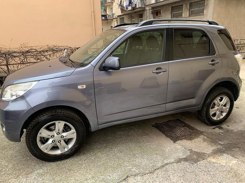 Usata Daihatsu Terios HIRO 104 CV (76 kW) 2009 Grigio SUV