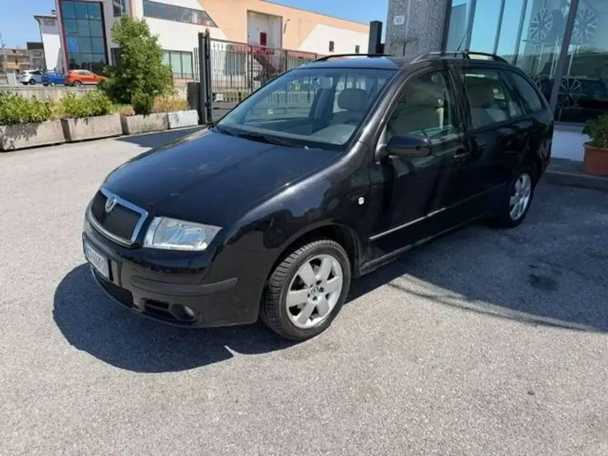 Usata Skoda Fabia Elegance 75 CV (55 kW) 2005 Nero Station wagon
