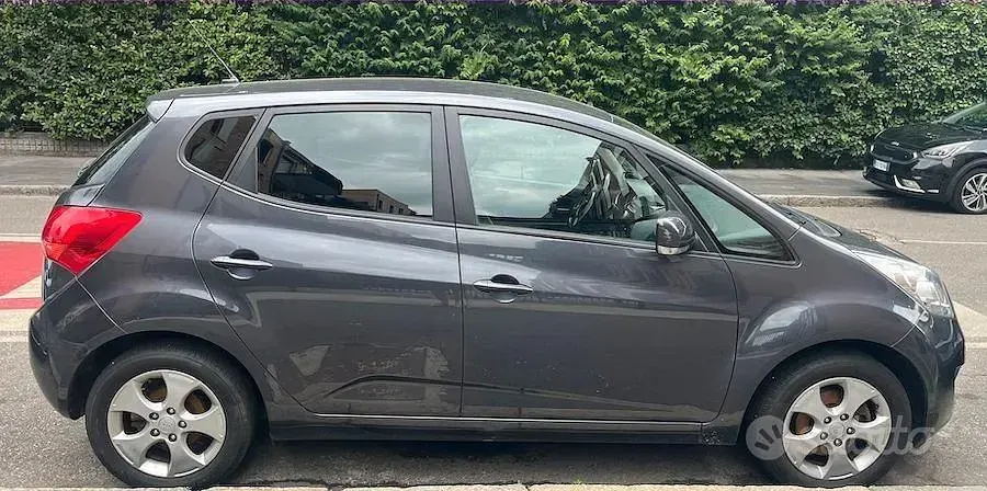 Usata Kia Venga 90 CV (66 kW) 2014 Grigio Utilitaria