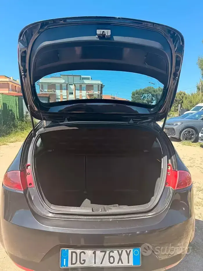 Usata Seat Leon Stylance 105 CV (77 kW) 2007 Nero Utilitaria