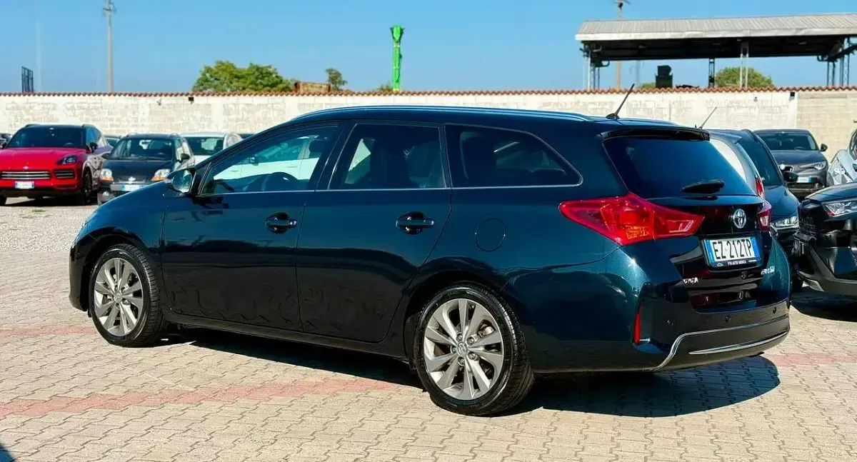 Usata Toyota Auris Hybrid Lounge 99 CV (72 kW) 2015 Blu/azzurro Station wagon