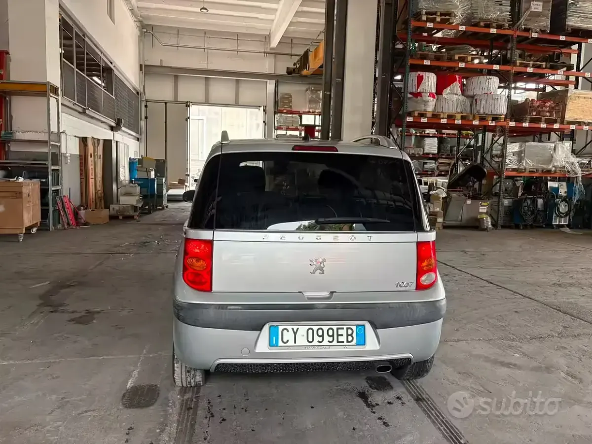 Usata Peugeot 1007 68 CV (50 kW) 2005 Grigio Monovolume