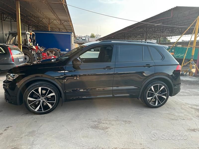Usata VW Tiguan R-line 200 CV (147 kW) 2021 Nero SUV