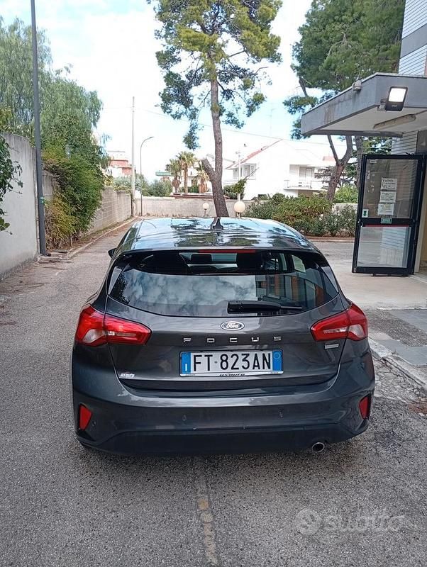 Usata Ford Focus 95 CV (69 kW) 2018 Grigio Berlina