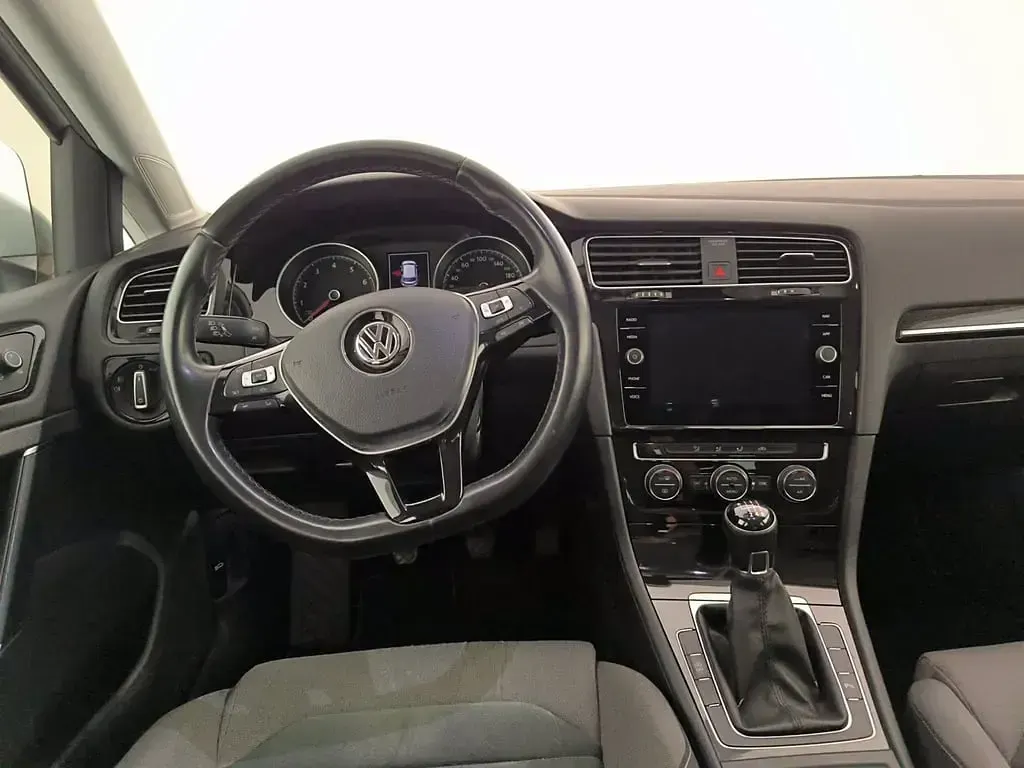 Begagnad VW Golf VIII Executive 131 HK (96 kW) 2020 Grå Sedan