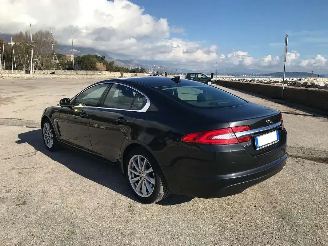 Usata Jaguar XF Premium Luxury 200 CV (147 kW) 2014 Grigio Berlina