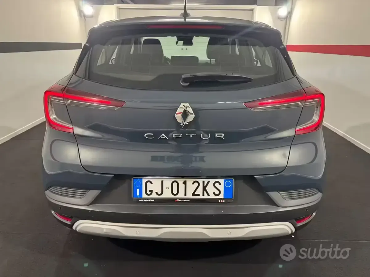 Usata Renault Captur Intens 101 CV (74 kW) 2022 Grigio SUV