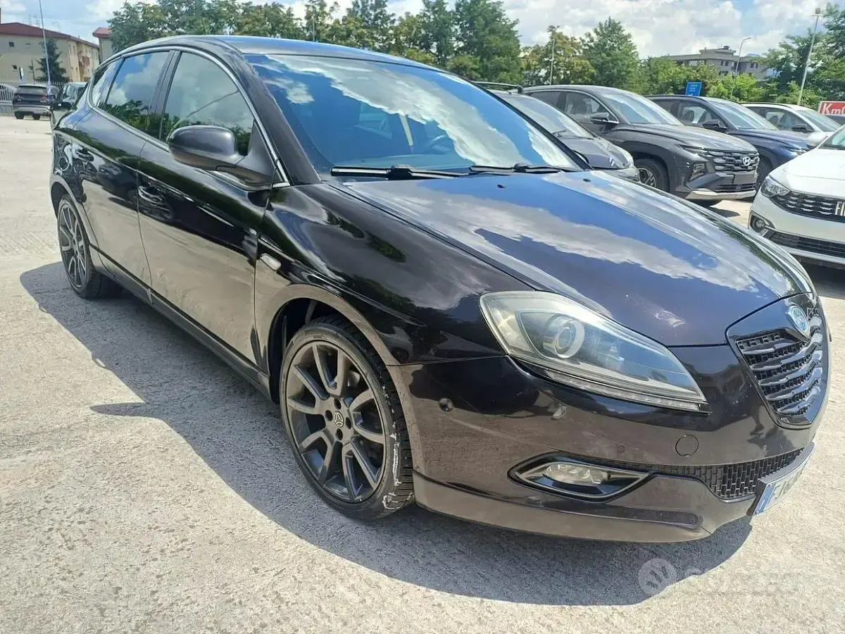 Usata Lancia Delta 120 CV (88 kW) 2013 Nero Utilitaria