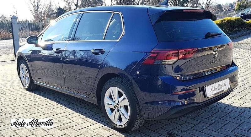 Usata VW Golf VIII Life 110 CV (80 kW) 2021 Blu/azzurro Berlina