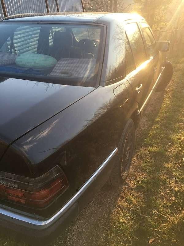 Usata Mercedes E250 90 CV (66 kW) 1985 Berlina